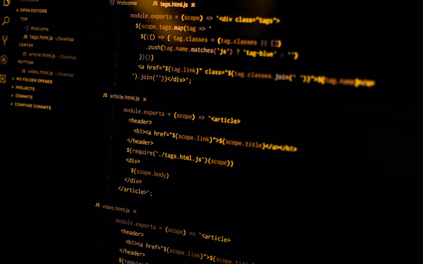Trình soạn mã nguồn mở nhiều tệp JavaScript, chữ vàng trên nền tối
