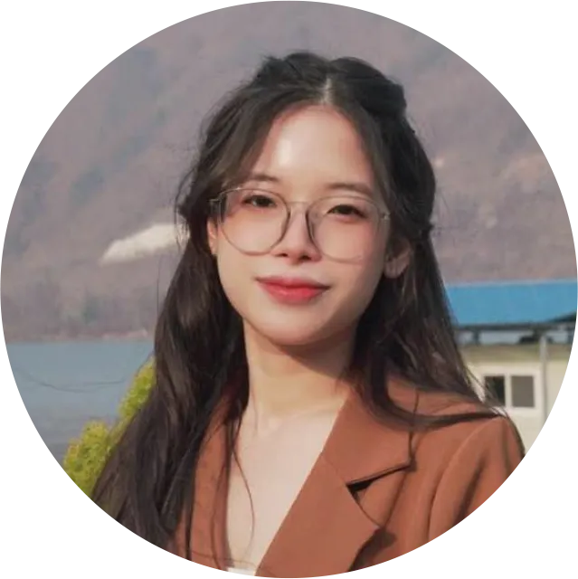 Huyền — Brand & Graphic Designer