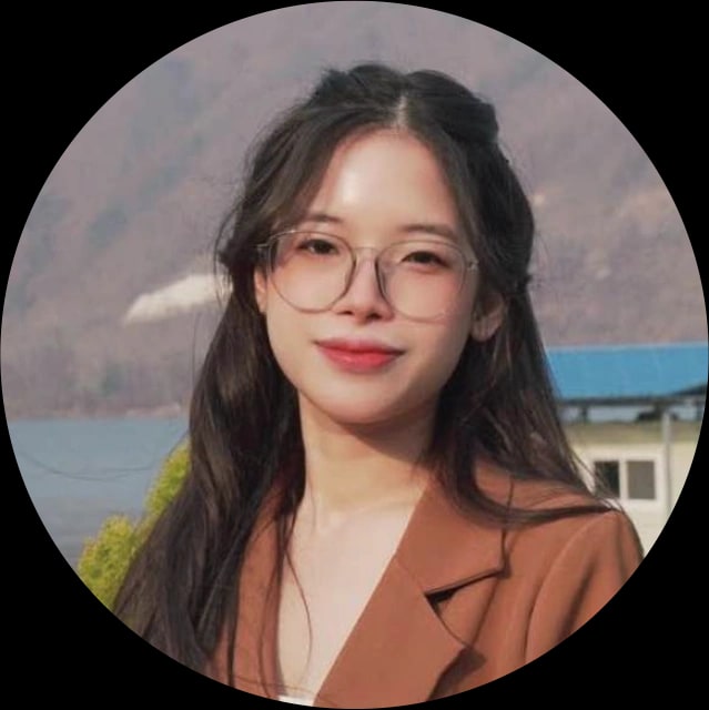 Huyền — Brand & Graphic Designer